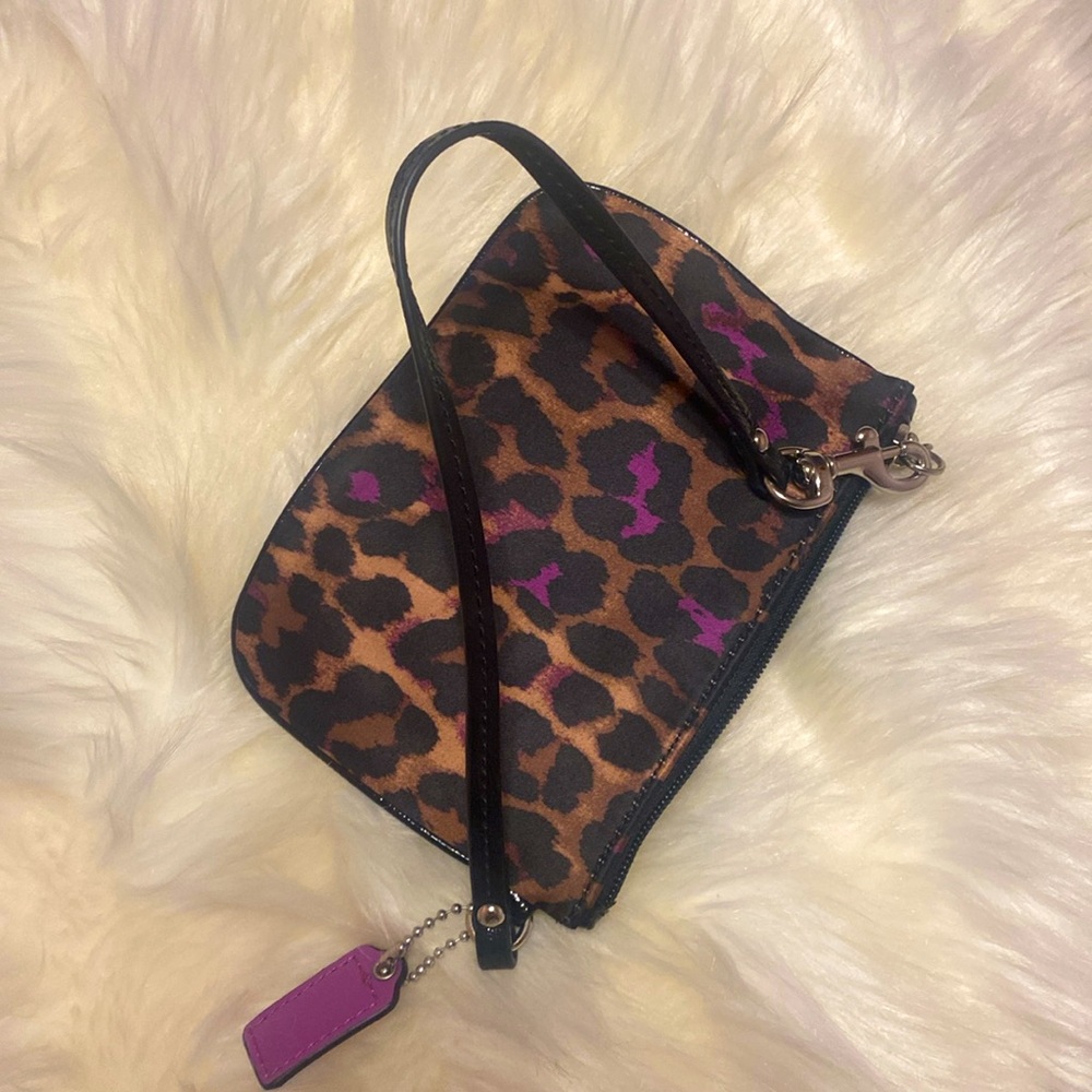 COACH Wristlet L💜VERS! - Picture 2 of 6
